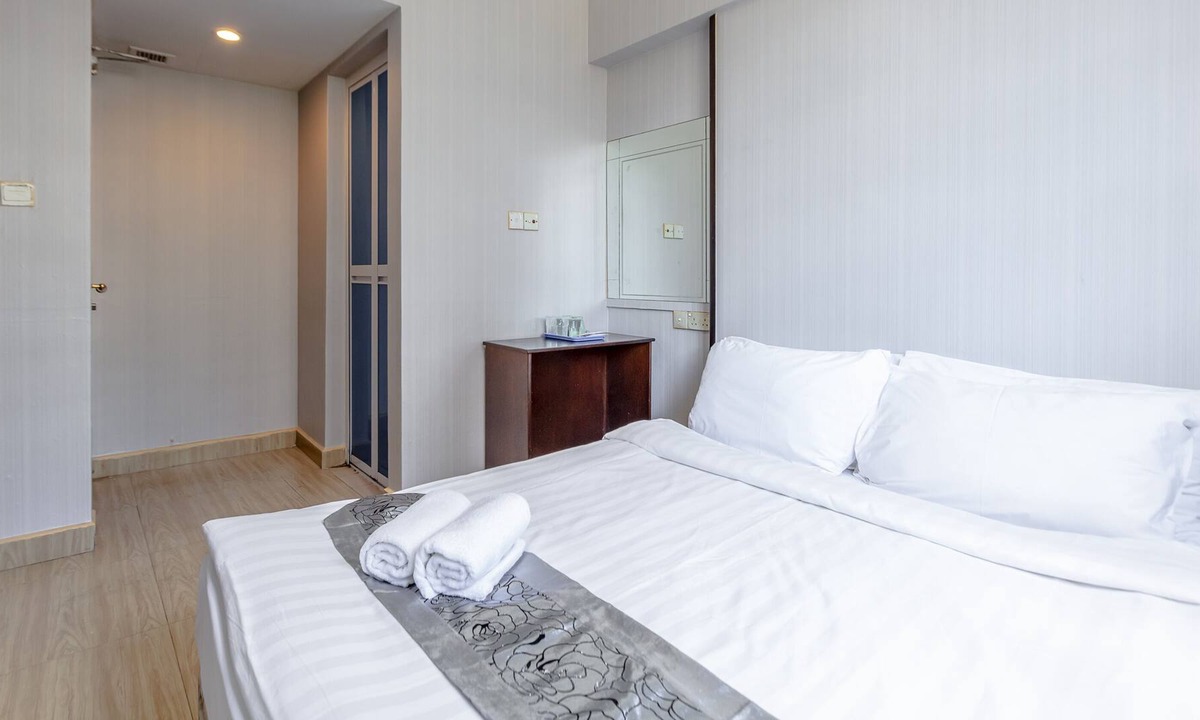 Kallang House | Centre of attraction, famous food & fruit! 14, 305