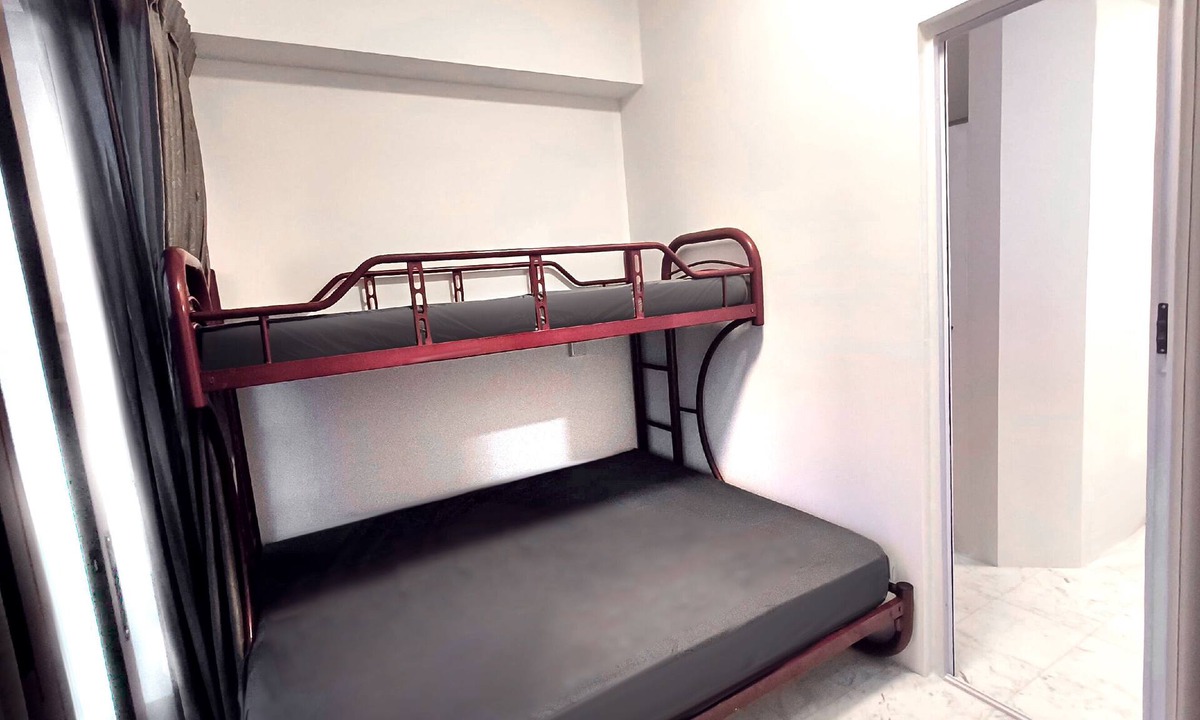 Geylang Apartment | Comfortable Condo Room Living for two! 8 Mins to MRT