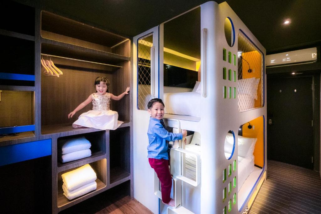 Outram Hotel | CUBE Family Boutique Capsule Hotel at Chinatown