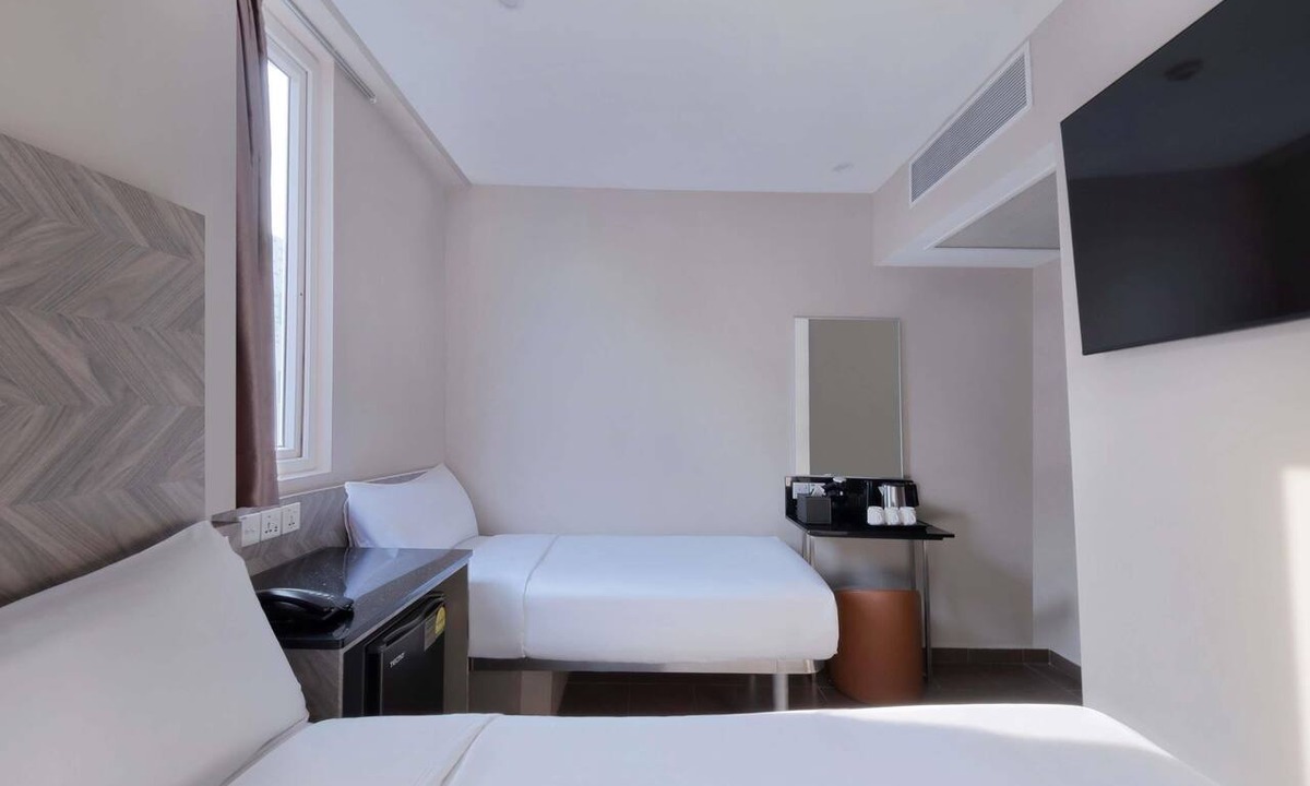 Red Light District Hotel | ibis budget Singapore Dahlia
