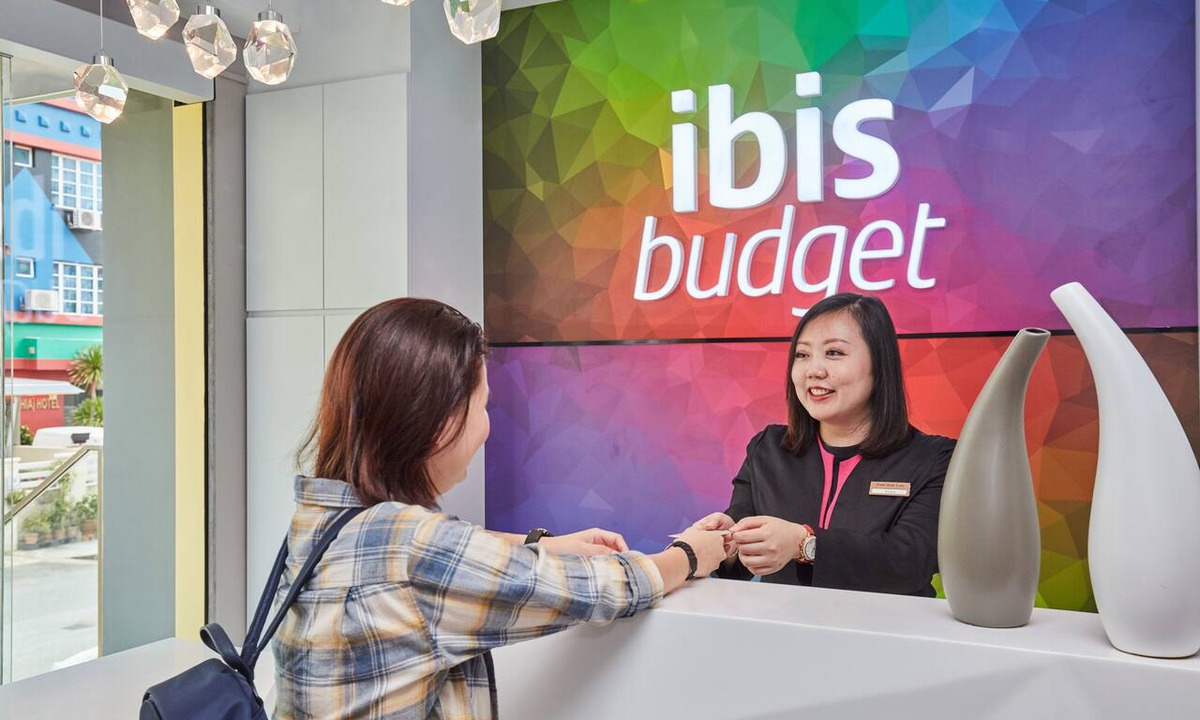 Red Light District Hotel | ibis budget Singapore Olive