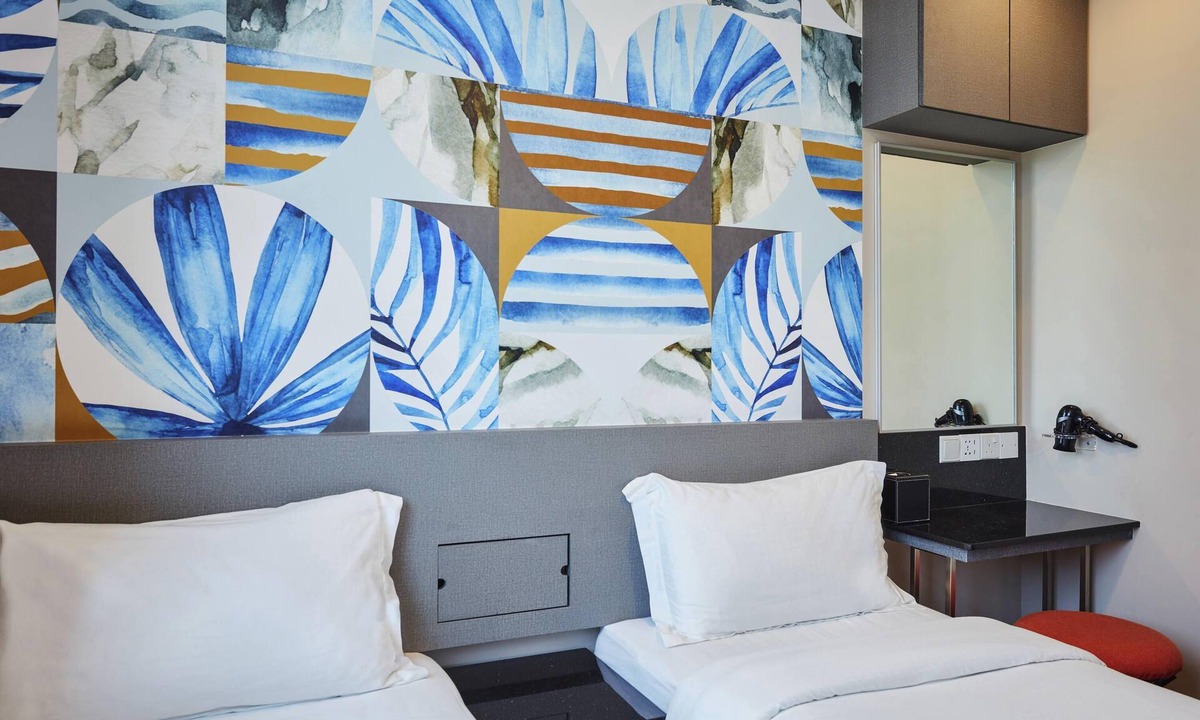 Red Light District Hotel | ibis budget Singapore Sapphire