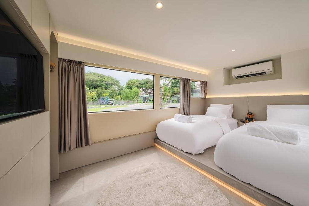South East Division Hotel | The Bus Collective