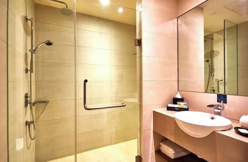 Pasir Ris Hotel | 2-Storey Beach Loft at an Attractions-Packed Beach Resort