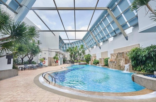 Dhoby Ghaut Apartment | Bright 2-bedroom apartment with AC in nice Singapore neighborhood