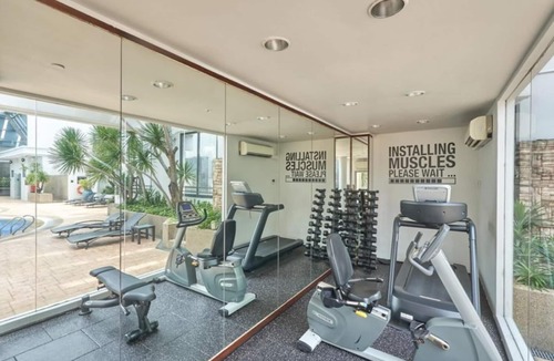 Dhoby Ghaut Apartment | Bright 2-bedroom apartment with AC in nice Singapore neighborhood