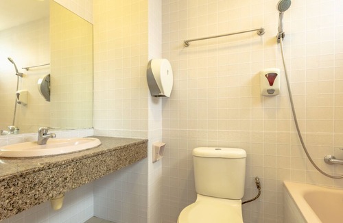 Kallang House | Centre of attraction, famous food & fruit! 12, 502