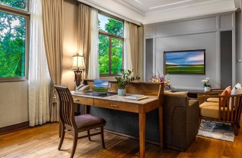 Orchard Apartment | Executive 3 Bedroom Suite Pool View with balcony at Orchard Singapore