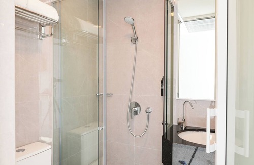 Red Light District Hotel | ibis budget Singapore Olive