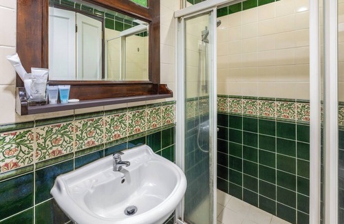 Outram Hotel | iNN at Temple St by Q Loft Newly Renovated