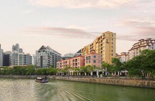 Downtown Singapore Apartment | Spacious 3-bedroom apartment in lovely Singapore with AC,Balcony and gym