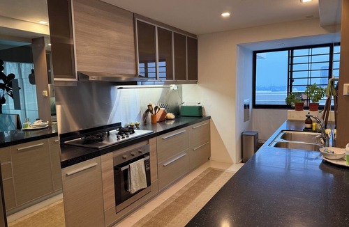 Singapore River Condo | Spacious Riverside 3 Bed Penthouse - Steps to MRT and Dining Scene