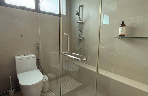 Singapore River Condo | Spacious Riverside 3 Bed Penthouse - Steps to MRT and Dining Scene