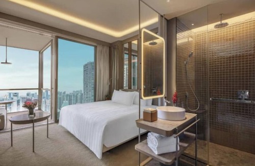 Orchard Hotel | Upscale Hotel Club King w Balcony Next to Famous Orchard Rd