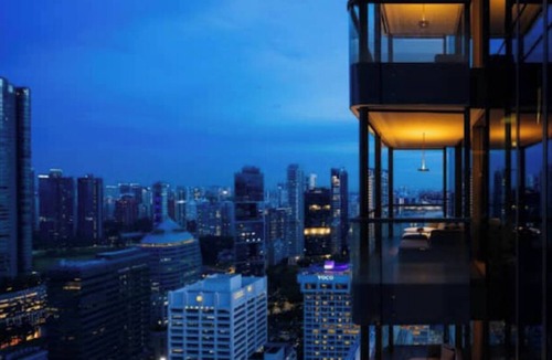 Orchard Hotel | Upscale Hotel Club King w Balcony Next to Famous Orchard Rd