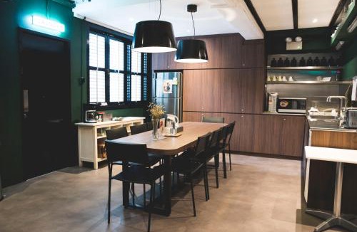Outram Hotel | Wink at Mosque Street
