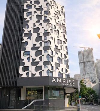 Amrise Hotel Kitchener, Check In 9PM, Check Out 8AM