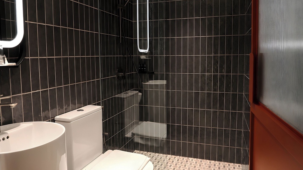 Photo of Bathroom in Singapore River