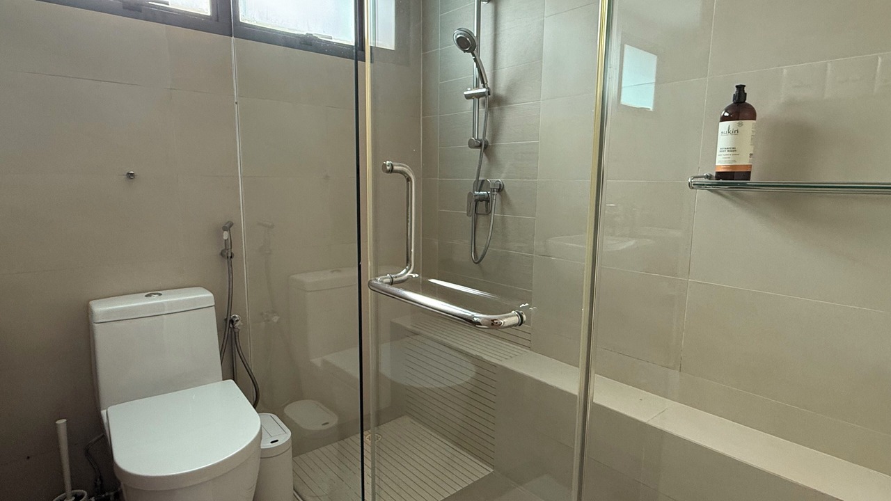 Photo of Bathroom in Singapore River