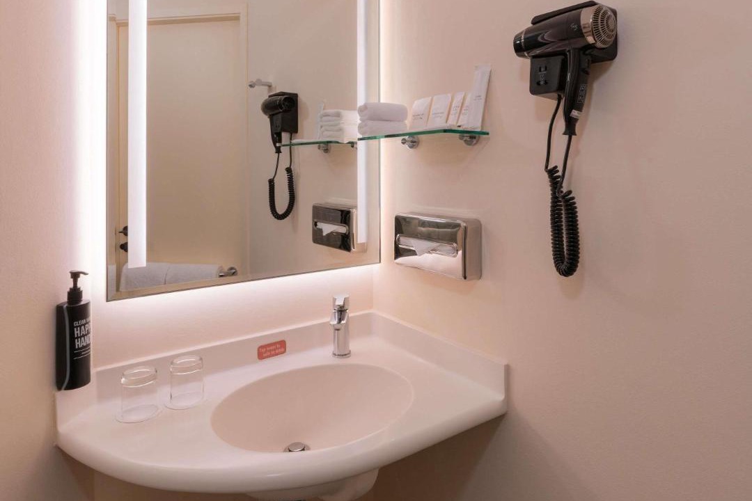 Photo of Bathroom in Bencoolen
