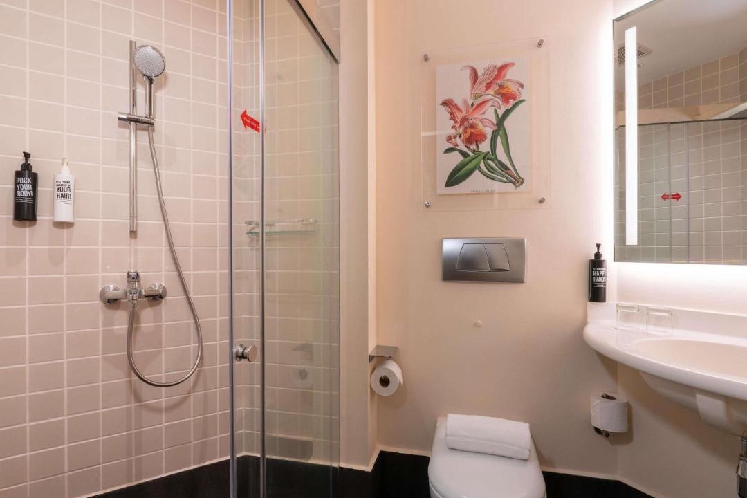 Photo of Bathroom in Bencoolen