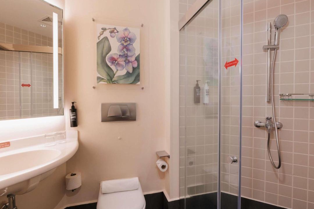 Photo of Bathroom in Bencoolen