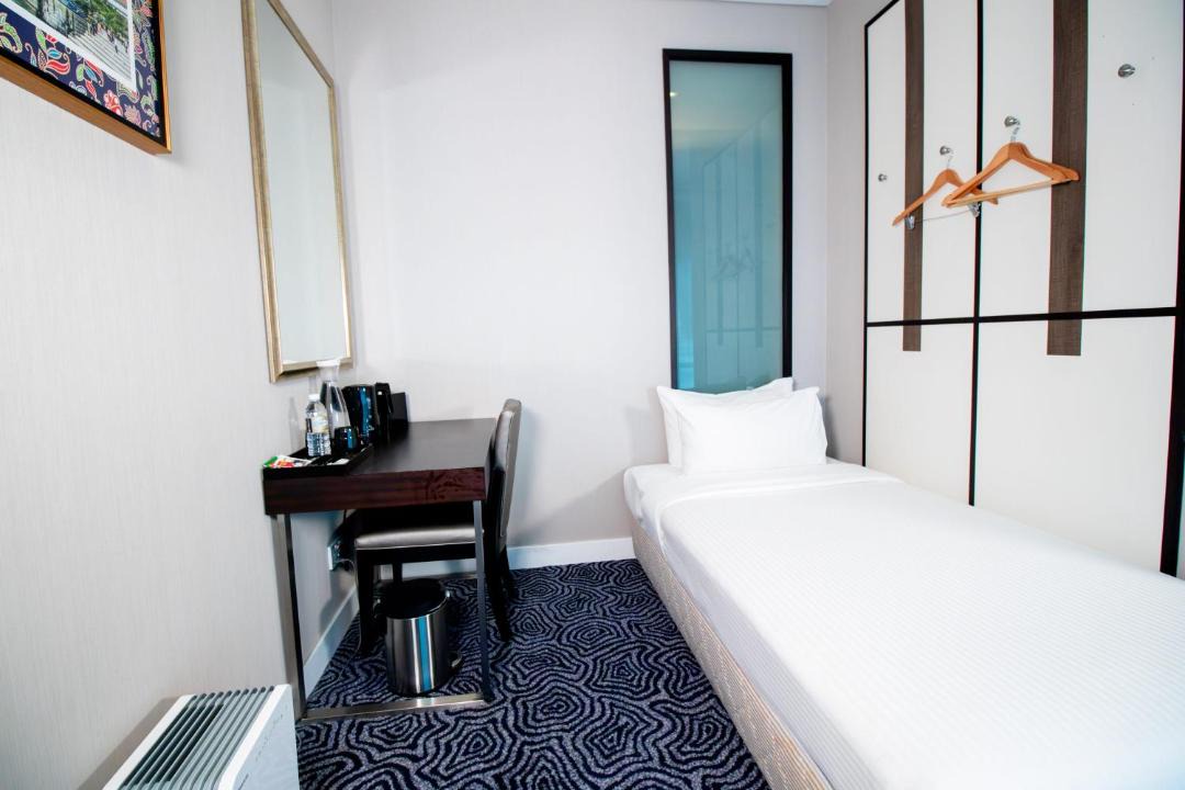Photo of Bedroom in South East Division