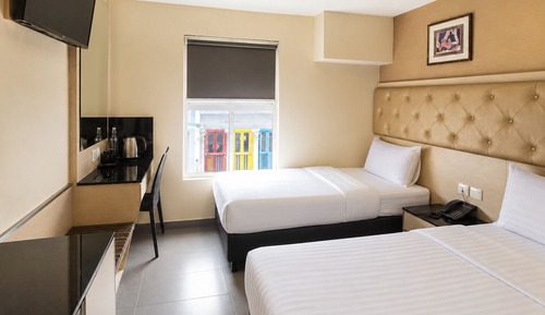 Deluxe Twin Room (with window)