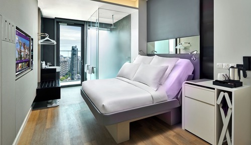 Room, 1 Queen Bed (First Class)