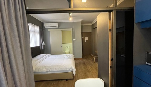 Deluxe Studio