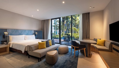 Premium Room, 1 King Bed, Pool Access