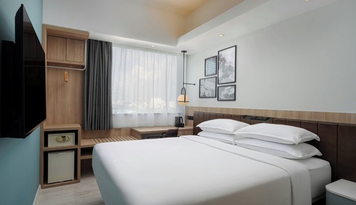 Superior Room, 1 King Bed