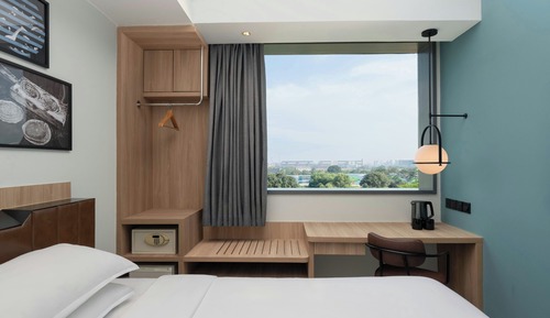 Deluxe Room, 1 Queen Bed