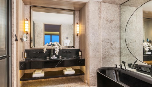 Governor Suite, 1 King, 3 Balconies, Fairmont Gold Lounge Access