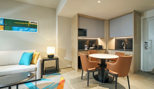 Suite, 1 Bedroom, Kitchenette (High Floor)