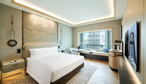 Premier Club King or Hollywood Twin Room (Newly Renovated)