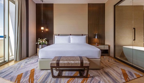 Crest Suite, 1 King, L65 Lounge Access, High Floor, 2 Balconies, Panoramic View