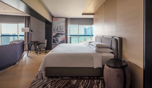 MARINA BAY SUITE, 1 King, L65 lounge access, 2 balconies, Marina Bay view