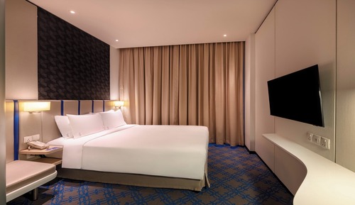 Standard Room, 1 Queen Bed (Free Breakfast)