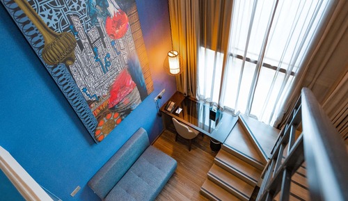 Signature Loft, 1 Queen Bed with Sofa bed