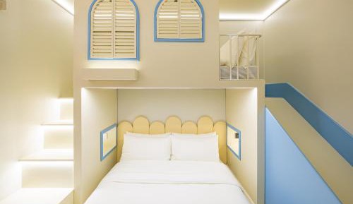 Deluxe Family Room (skywell)