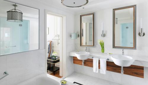One-Bedroom Heritage King Suite with Club Access