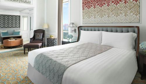 One-Bedroom Specialty King Suite with Club Access