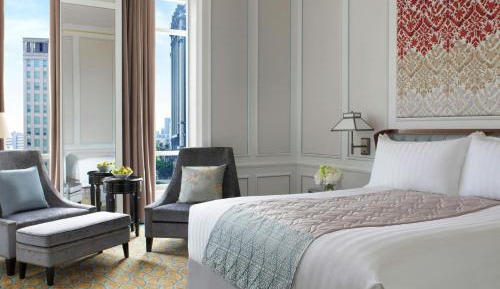 One-Bedroom Premier King Suite with Club Access