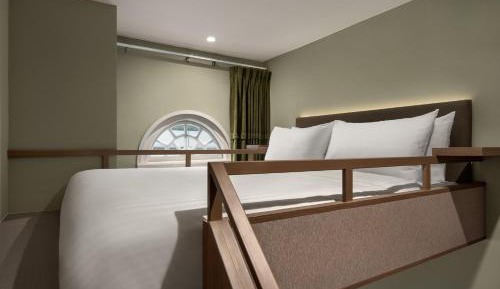 Queen Private Room with Windows