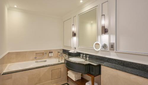 Junior King Suite