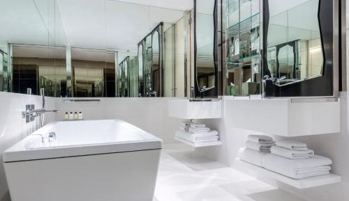 Presidential Suite with Marina Bay View - Executive Lounge Access