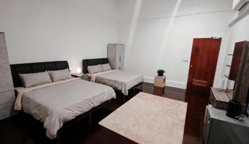 Quadruple Room with Private Bathroom