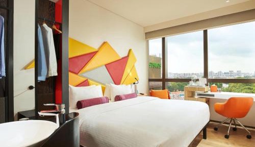 Standard Queen Room with Pool View, 1 Queen Bed