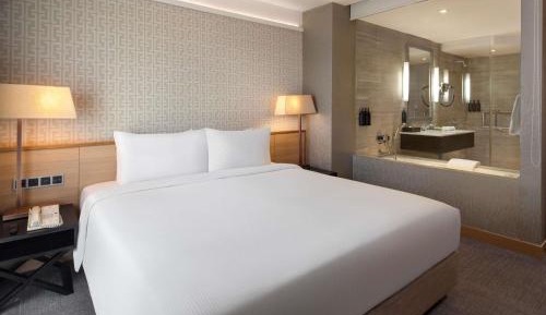 Junior Suite, 1 King Bed, Club Access
